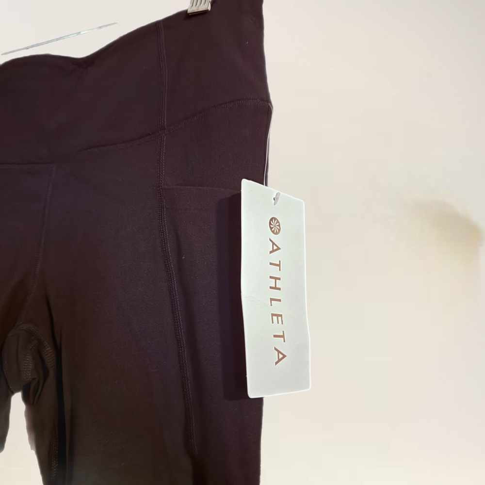 NWT Athleta Black Stash Pocket Salutation Tight